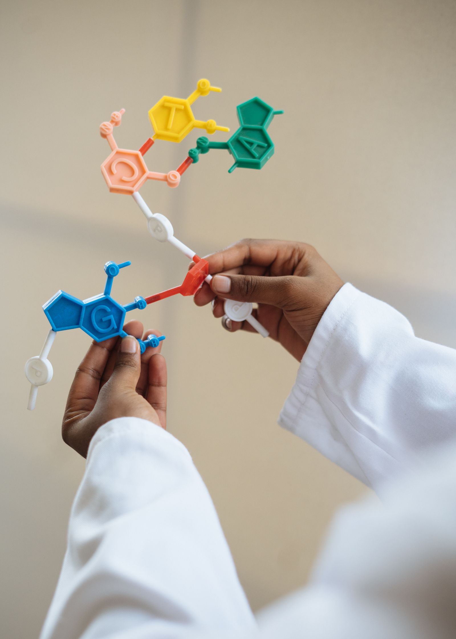 Laboratory and clinical setting representing precision oncology and biomarker testing